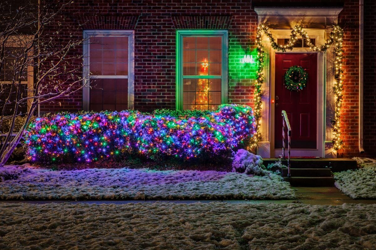 outdoor colored christmas lights