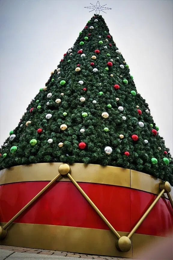 Giant Panel Tree